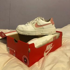 Nike Air Force 1 Pixel